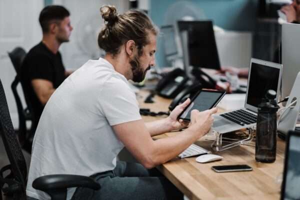 Digitálna hudobná scéna: Marketingové techniky pre nezávislých hudobníkov