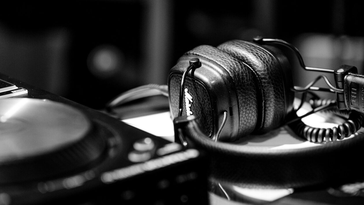 Sochárstvo: Materiály, techniky a kontext