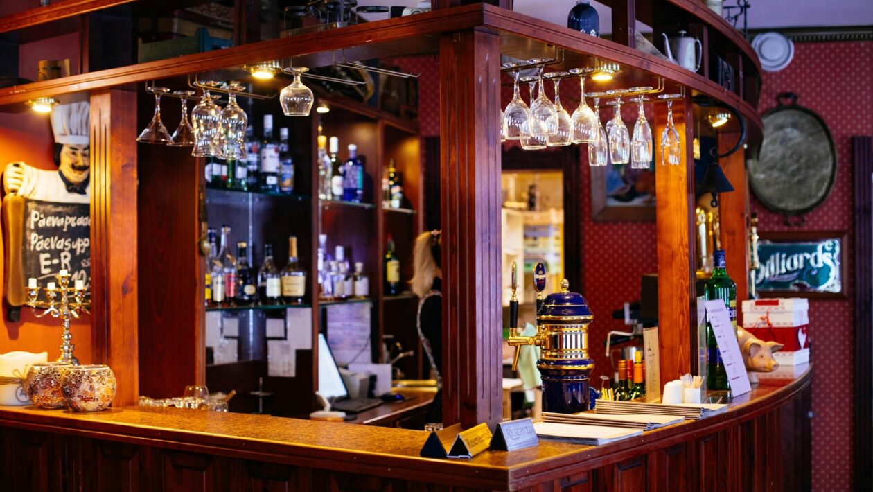 Sochárstvo vo verejnom priestore: Funkcia, kontroverzie a interakcia s urbanizmom