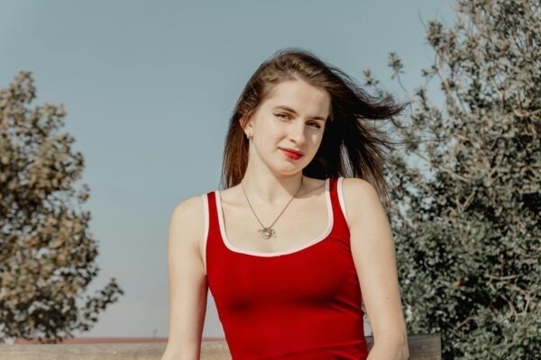 Slovenskí tvorcovia a remeselníci nábytku: Tradícia a moderná produkcia