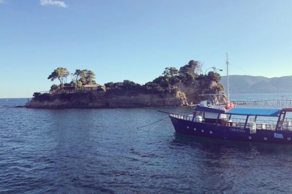 Tradičné tkanie, vyšívanie a čipkárstvo: Umenie textilu a jeho symbolika
