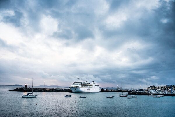 Tradičné a moderné techniky tvarovania: Fúkanie, liatie a 3D tlač