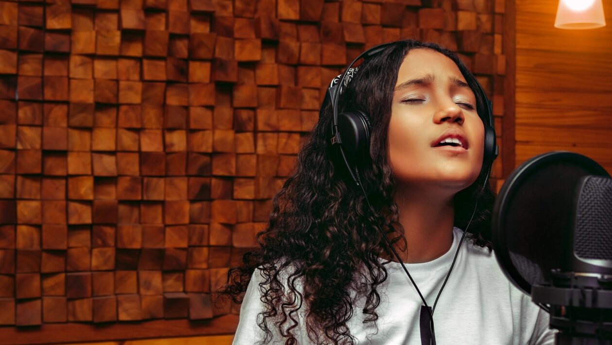 Adaptácia literárneho diela pre divadlo: Prechod z románu na javisko