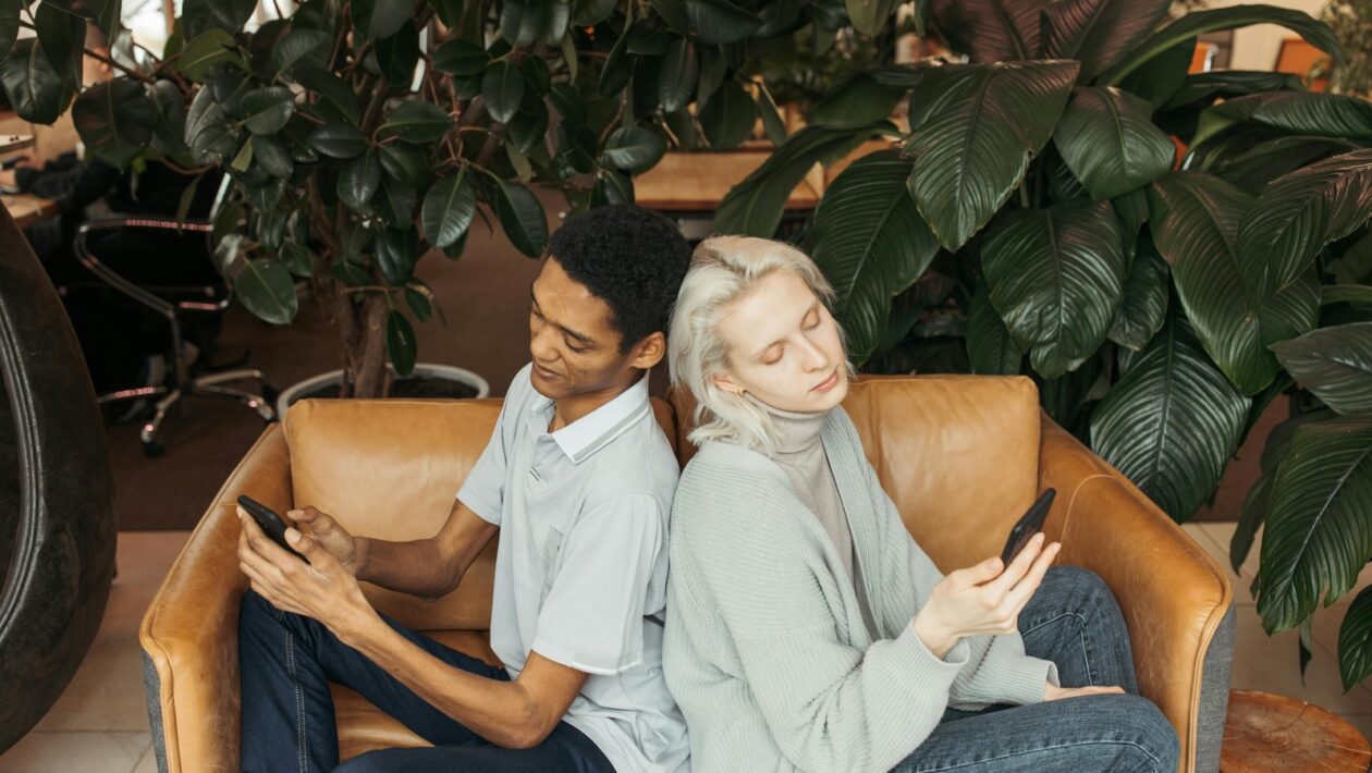 Vývoj kinematografie ako spoločenského fenoménu: Od atrakcie k masovej kultúre