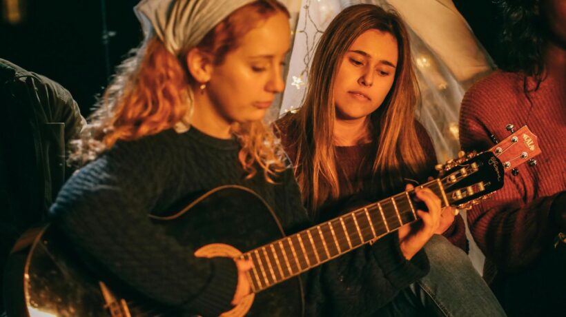 DJ kultúra a klubová scéna: Performance, mixovanie a komunitný zážitok