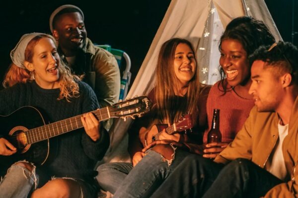 Festivalová kultúra a techno subkultúra: Rave, masový fenomén a lifestyle