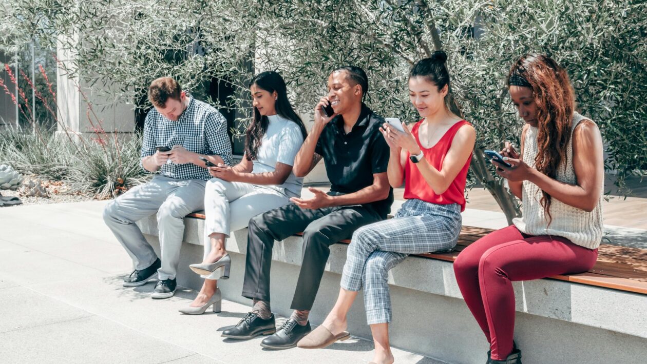 Brian Eno a koncept „music for airports“: Teória a prax ambientnej hudby