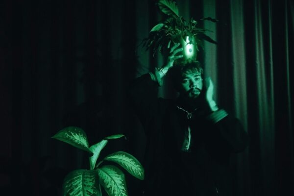 Symbolika a metafora v básnickom prejave: Trópy a figúry v slovenskej poézii