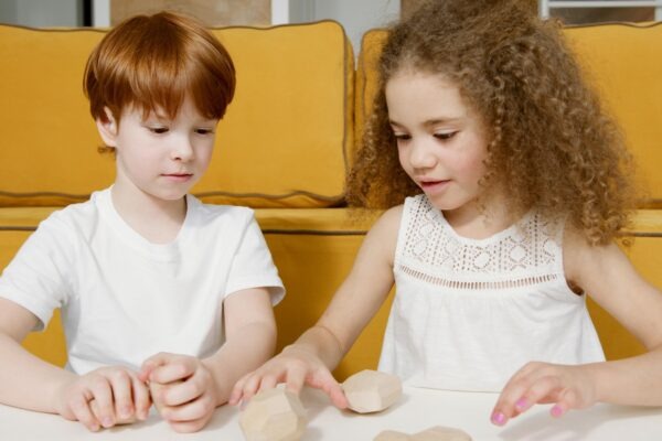 Spoločenský rozmer medzivojnovej tvorby: Reflexia krízy, vojny a totality