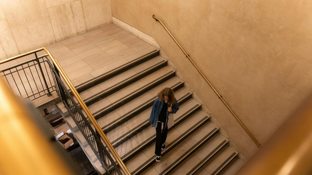 Literárne skupiny DAV a nadrealisti: Ideológia, kolektivizmus a umelecká vízia